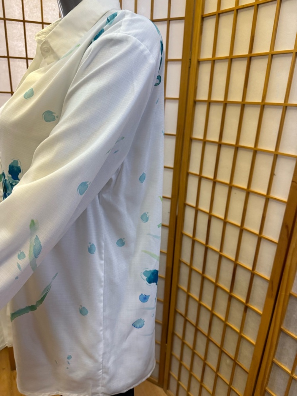 White Button-Down Shirt with Blue-Green Turtle Print - Picture 5 of 12